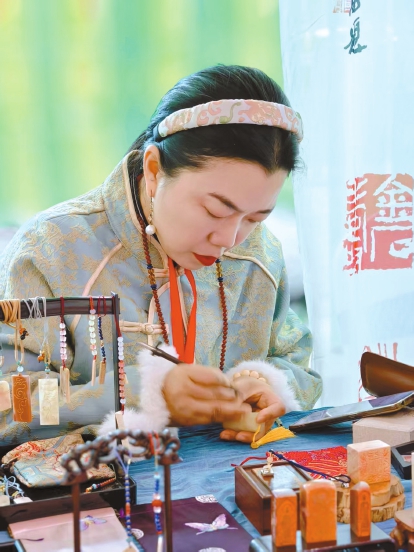 &ldquo;金石之光&rdquo;点亮花湖文化星空