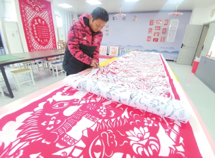 一剪《万马奔腾》迎新春